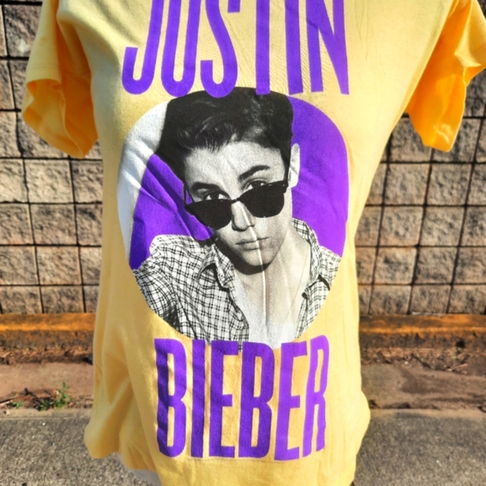 💛NEW! Young Justin Beiber oversized tee-❤😚 Collector's tee